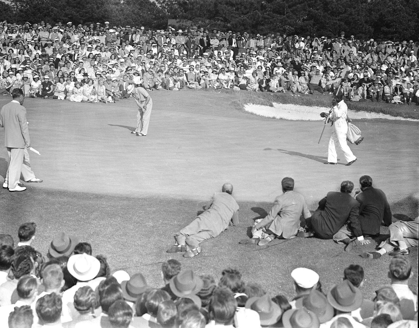 1949: Sam Snead wins the Masters
